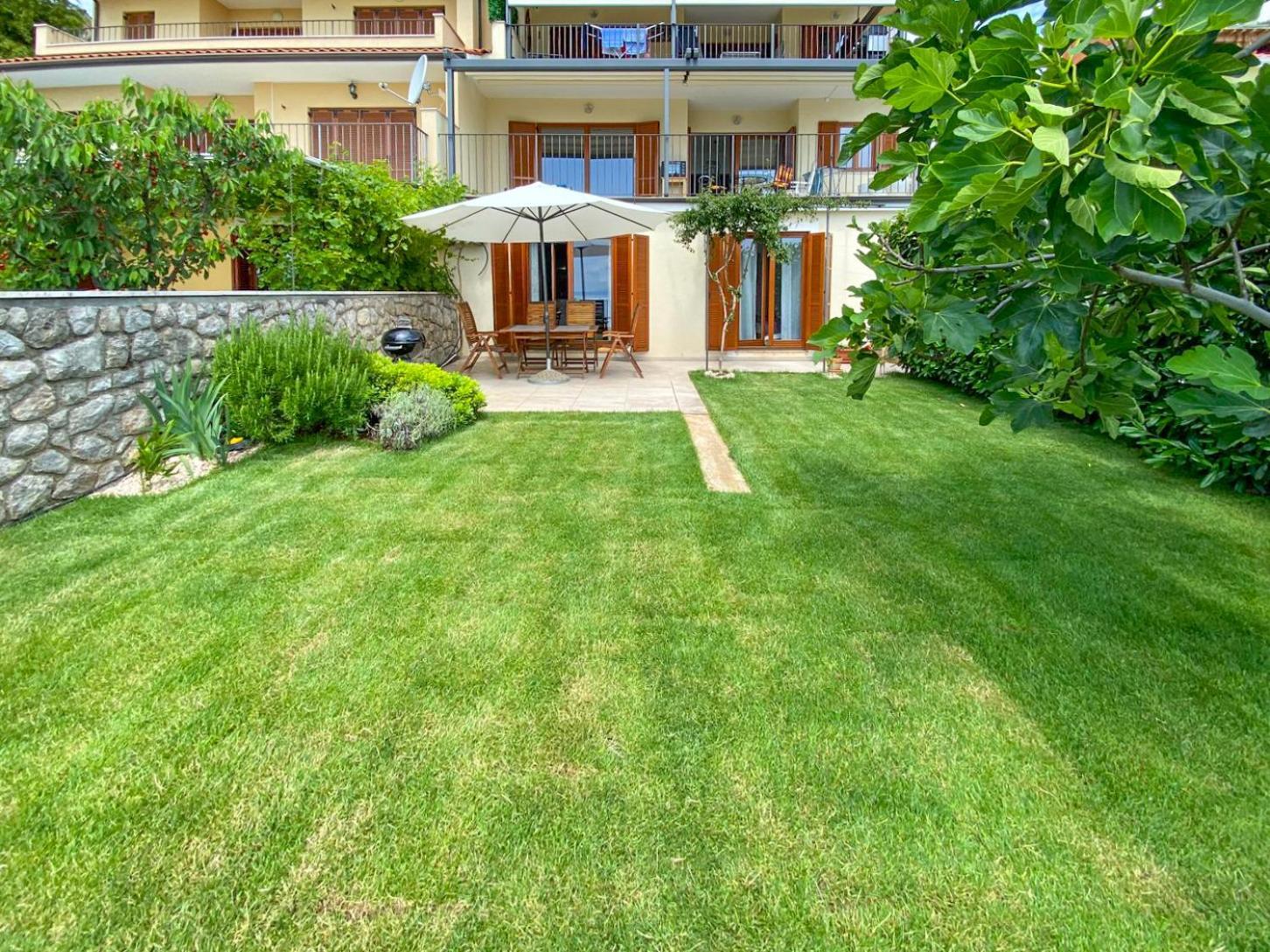 Apartment Peharovo 로브란 외부 사진