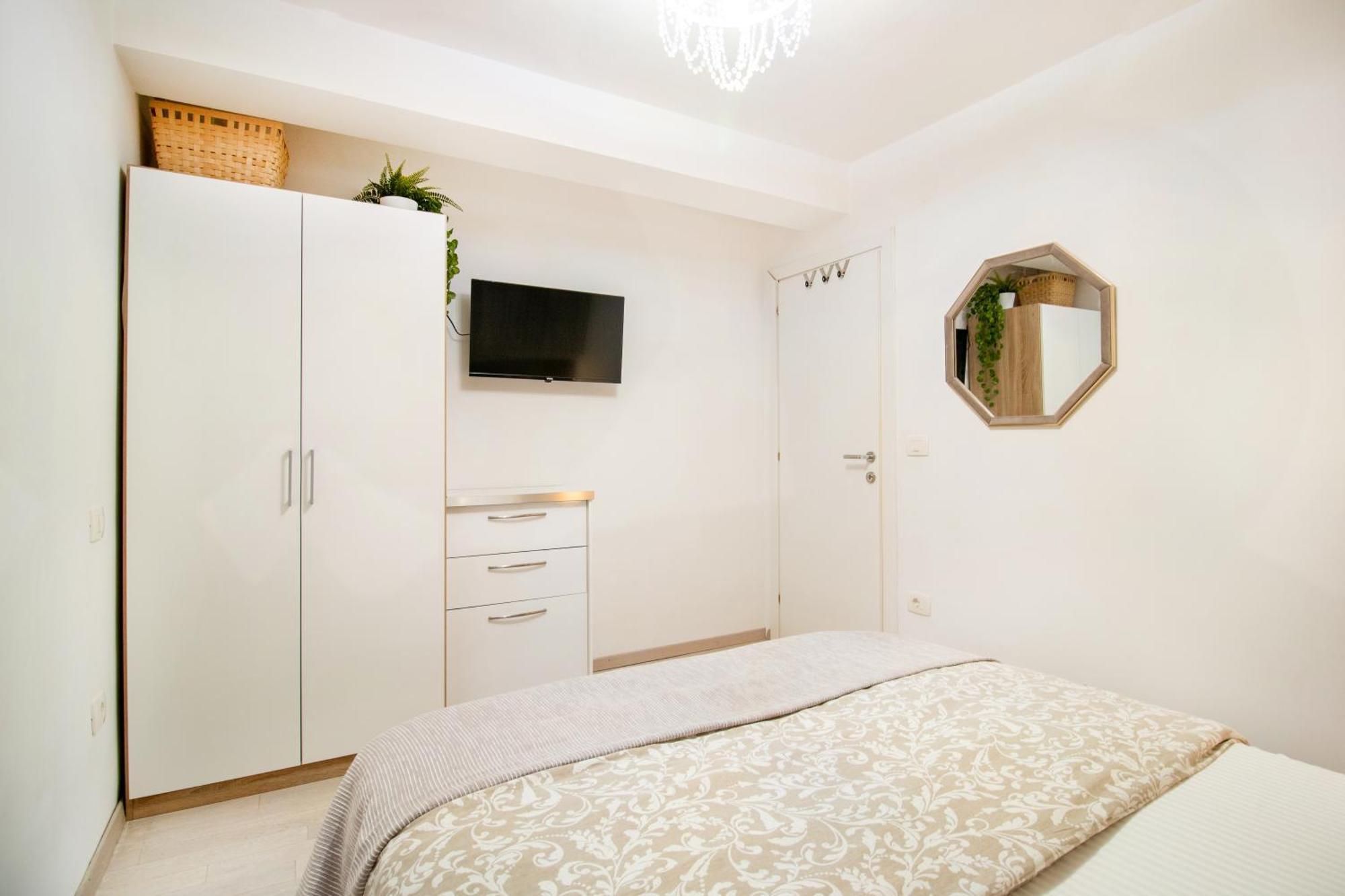 Apartment Peharovo 로브란 외부 사진